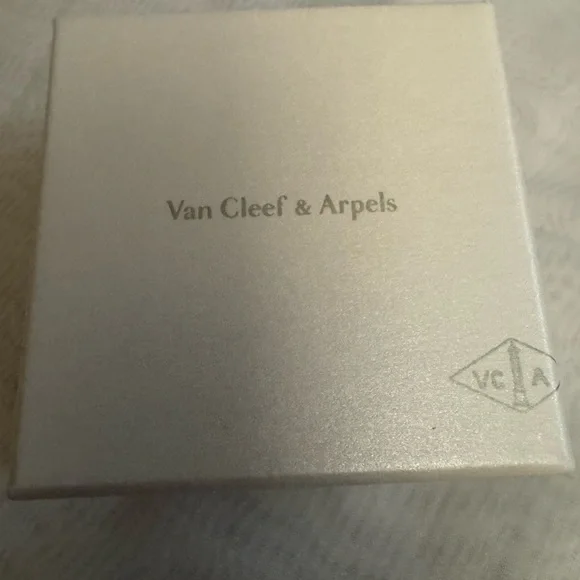 Van Cleef & Arpels 💯% Authentic luxury Green Velvety Jewelry or storage Box Set - Picture 6 of 8